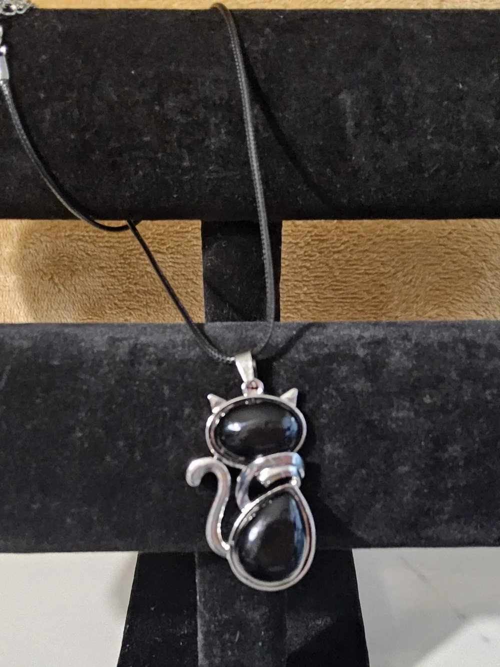 Vintage Silver Tone Faux Black Onyx Cat Pendant Necklace